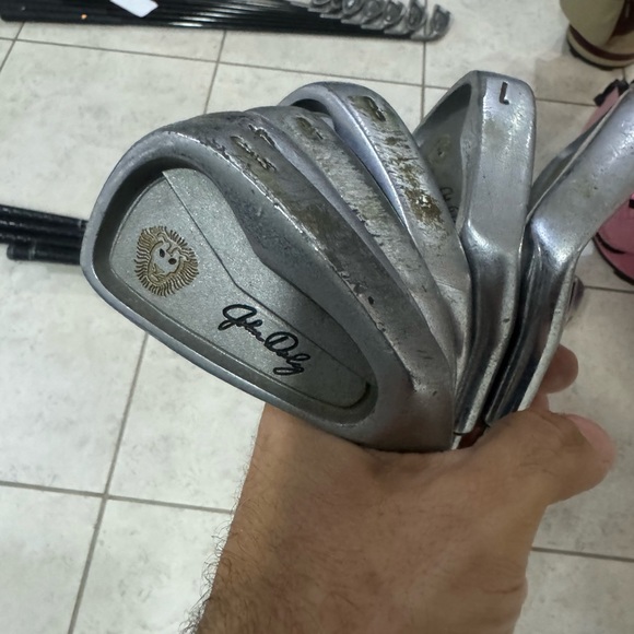 John Daly 6 Pc Iron Set In Right Hand 
Steel shafts 
Used conditions - Picture 10 of 11